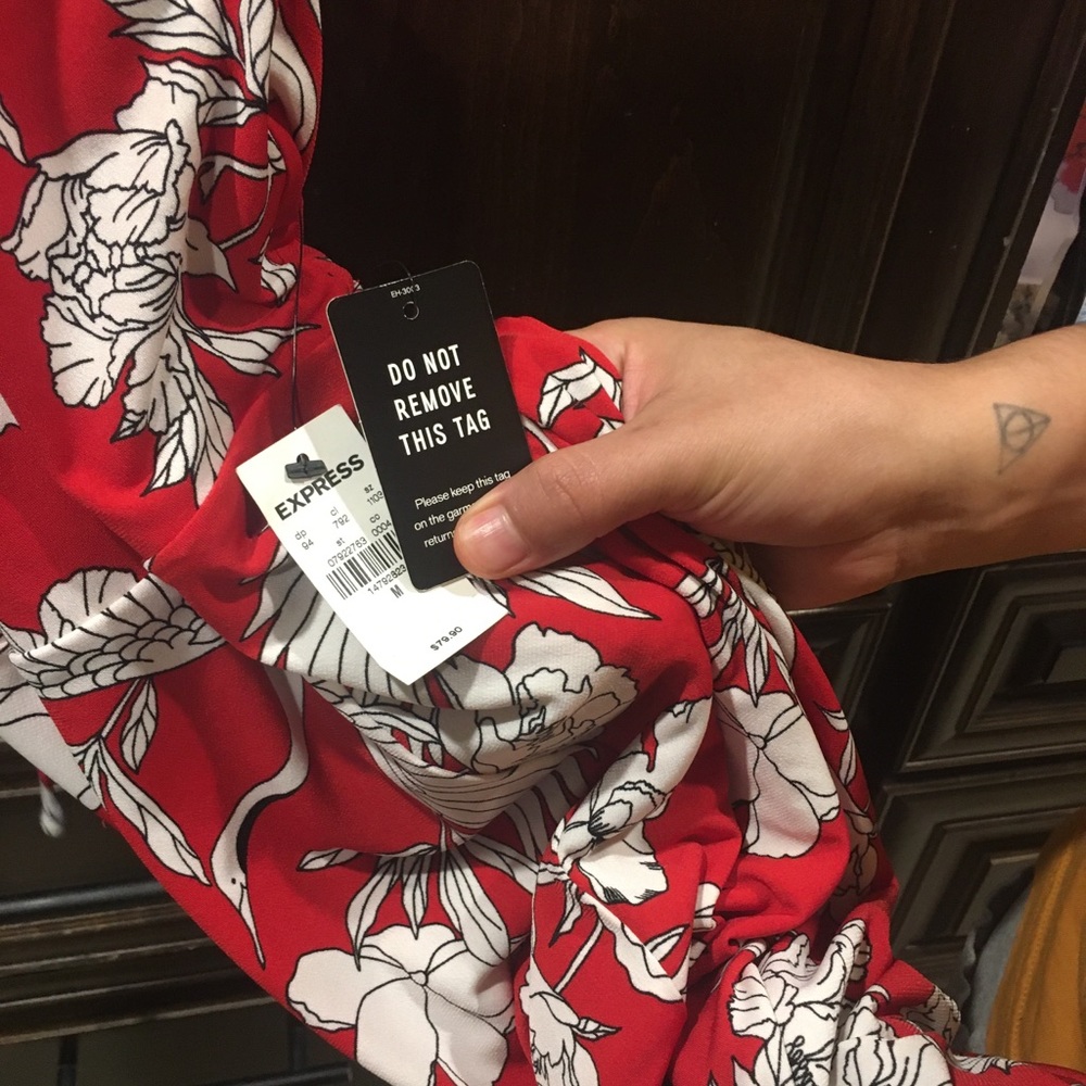 Express dress red rosas white brand new with tag